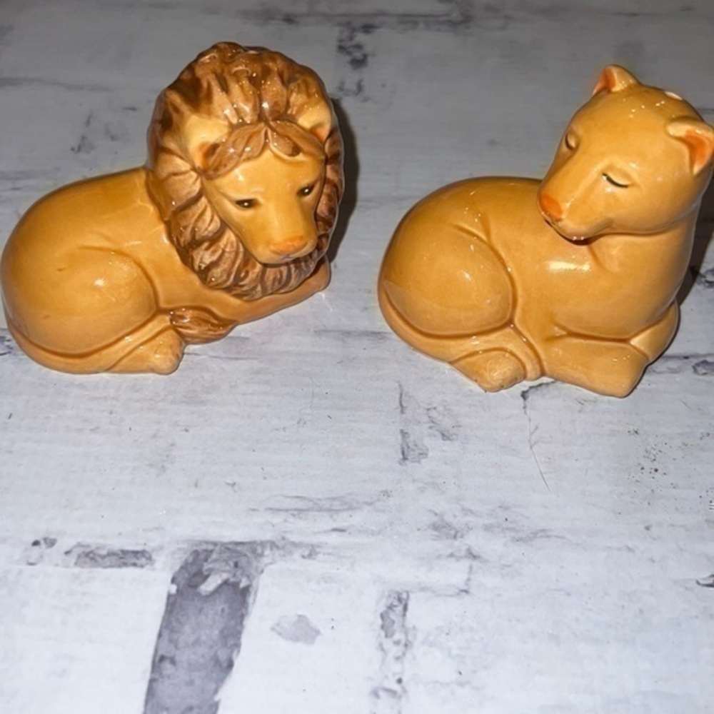 Vintage Resting Lion and Lioness Salt and Pepper Shakers 1989